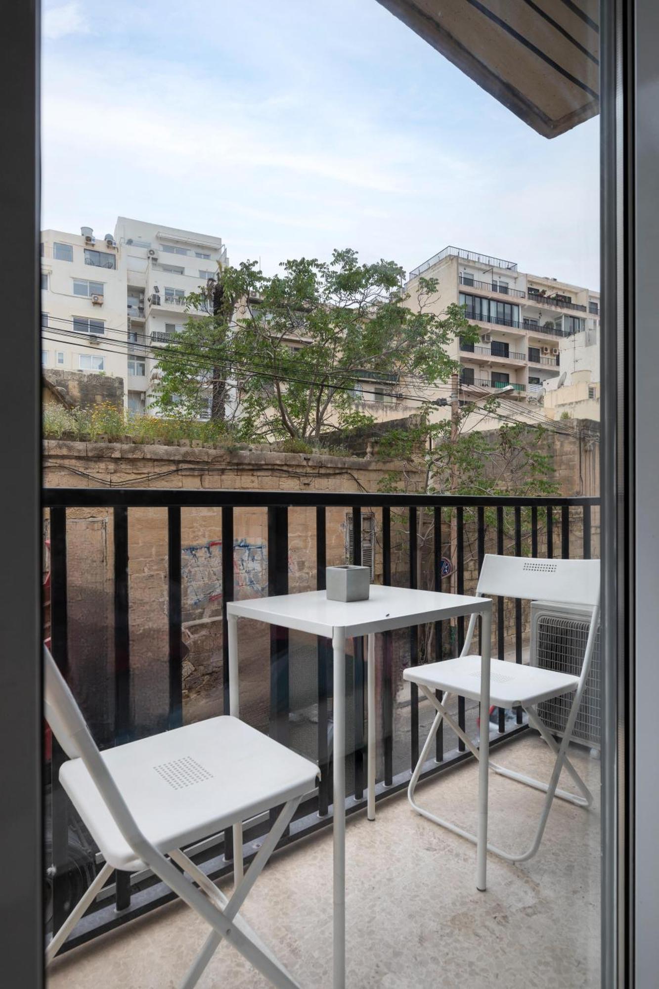 Modern 3 Bedroom & 3 Bathroom Apartment - Near Balluta Bay San Ġiljan Extérieur photo