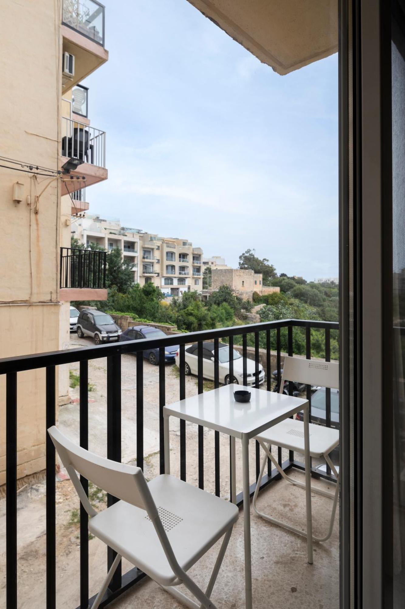 Modern 3 Bedroom & 3 Bathroom Apartment - Near Balluta Bay San Ġiljan Extérieur photo